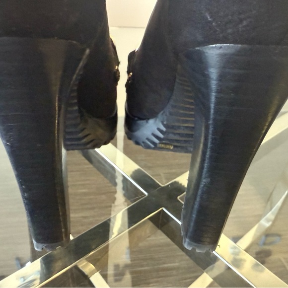 JLo Jennifer Lopez black suede platform high heels front gold chain size 6M - Picture 8 of 15